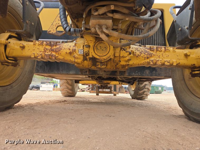 image for item EB1441 2000 Caterpillar TH83 telehandler