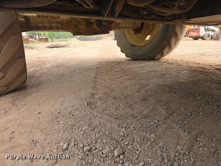 image for item EB1441 2000 Caterpillar TH83 telehandler