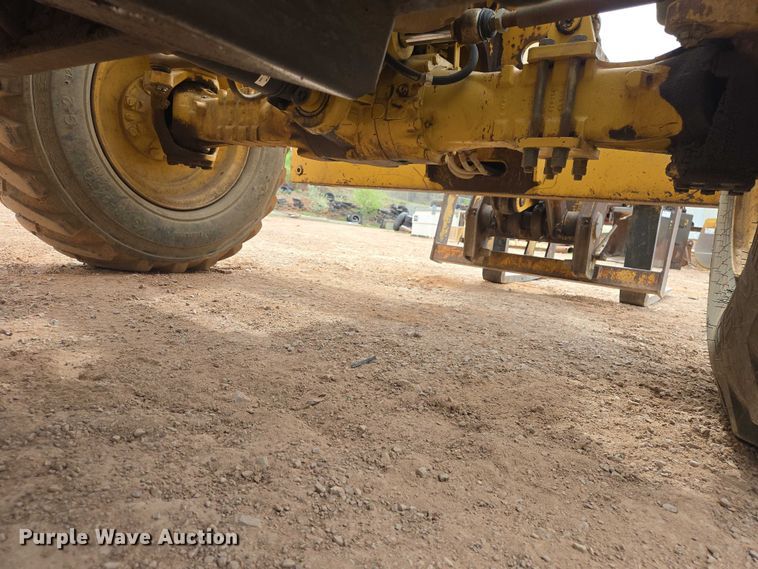 image for item EB1441 2000 Caterpillar TH83 telehandler