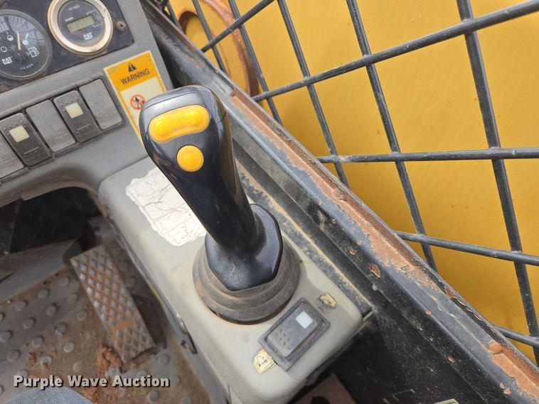 image for item EB1441 2000 Caterpillar TH83 telehandler