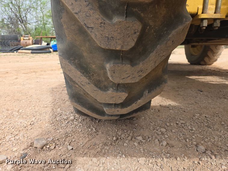 image for item EB1441 2000 Caterpillar TH83 telehandler
