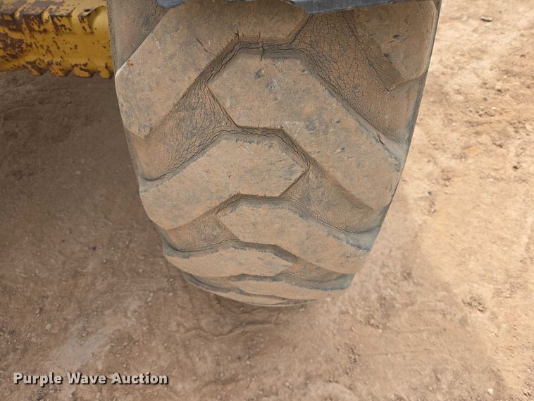 image for item EB1441 2000 Caterpillar TH83 telehandler