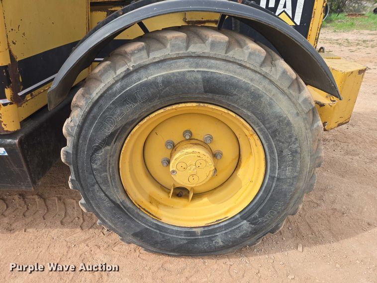 image for item EB1441 2000 Caterpillar TH83 telehandler