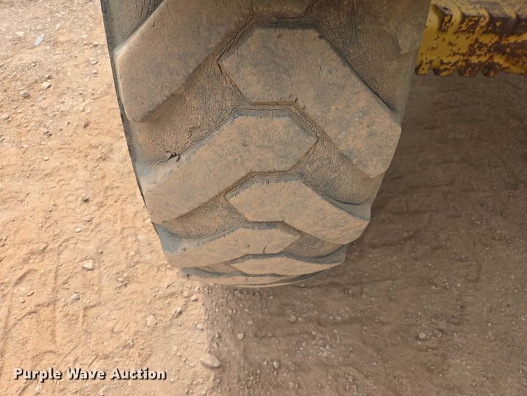 image for item EB1441 2000 Caterpillar TH83 telehandler