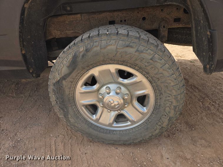 image for item EB1445 2014 RAM 2500HD Crew Cab pickup truck