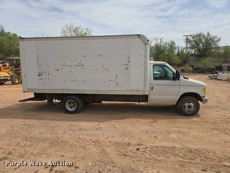 image for item EB1446 2000 Ford E350 box truck
