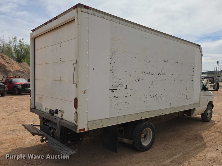 image for item EB1446 2000 Ford E350 box truck