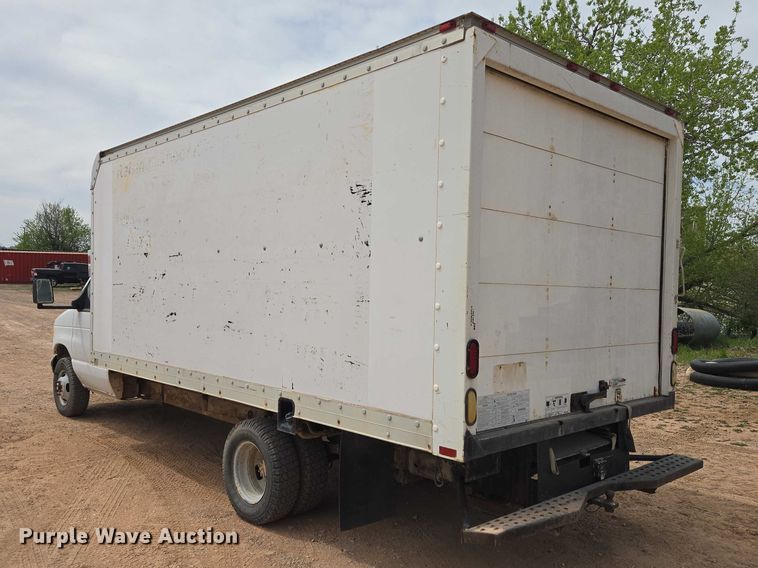 image for item EB1446 2000 Ford E350 box truck