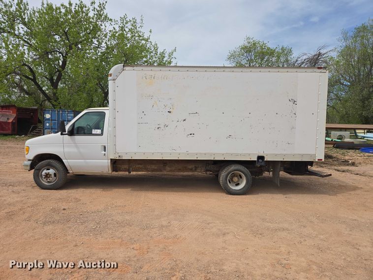 image for item EB1446 2000 Ford E350 box truck