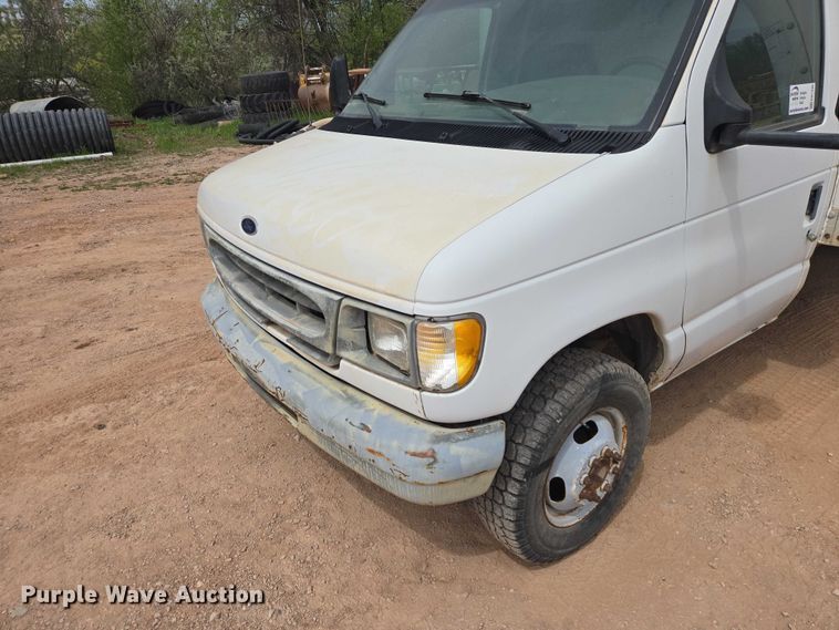 image for item EB1446 2000 Ford E350 box truck