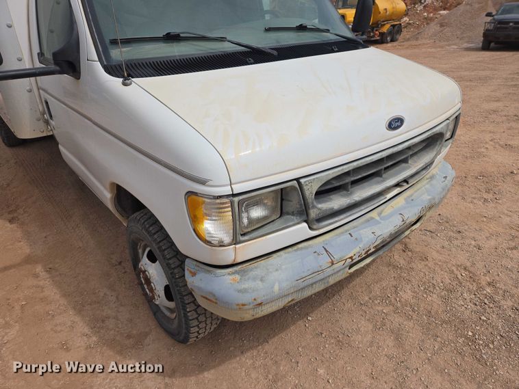 image for item EB1446 2000 Ford E350 box truck