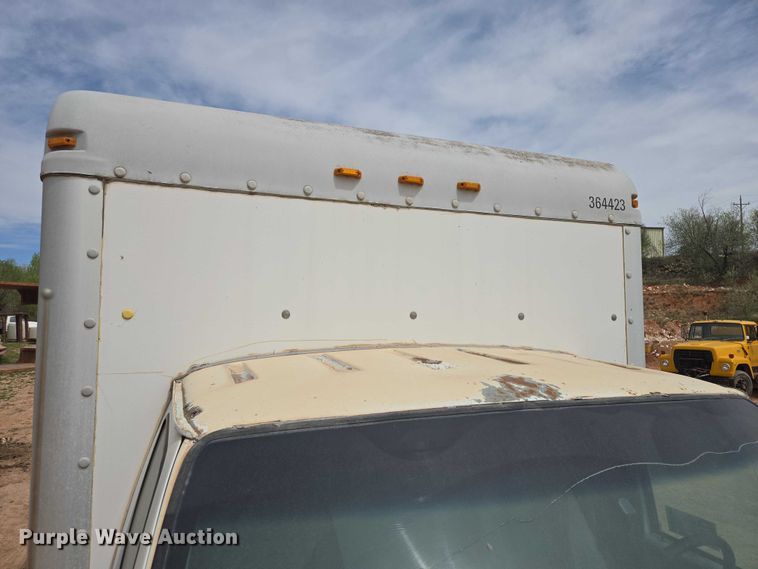 image for item EB1446 2000 Ford E350 box truck