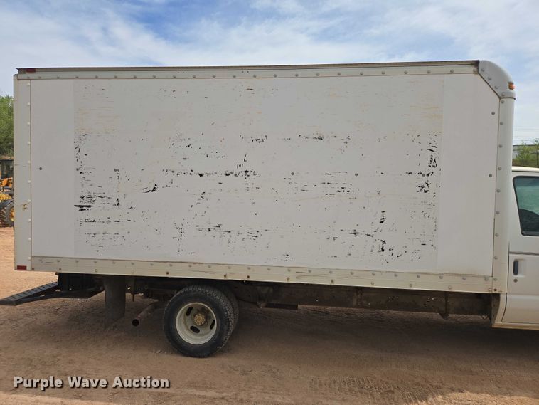 image for item EB1446 2000 Ford E350 box truck
