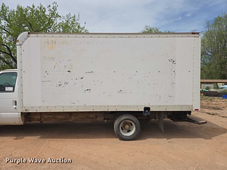 image for item EB1446 2000 Ford E350 box truck