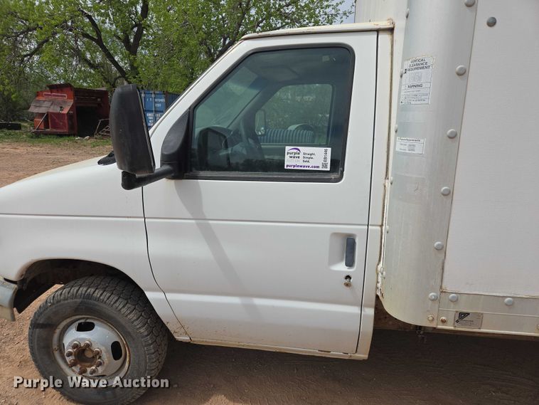 image for item EB1446 2000 Ford E350 box truck