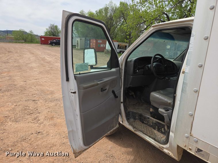 image for item EB1446 2000 Ford E350 box truck
