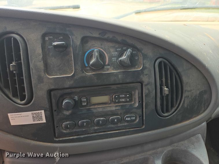 image for item EB1446 2000 Ford E350 box truck