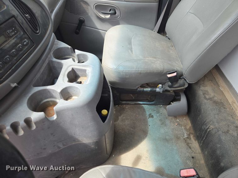 image for item EB1446 2000 Ford E350 box truck
