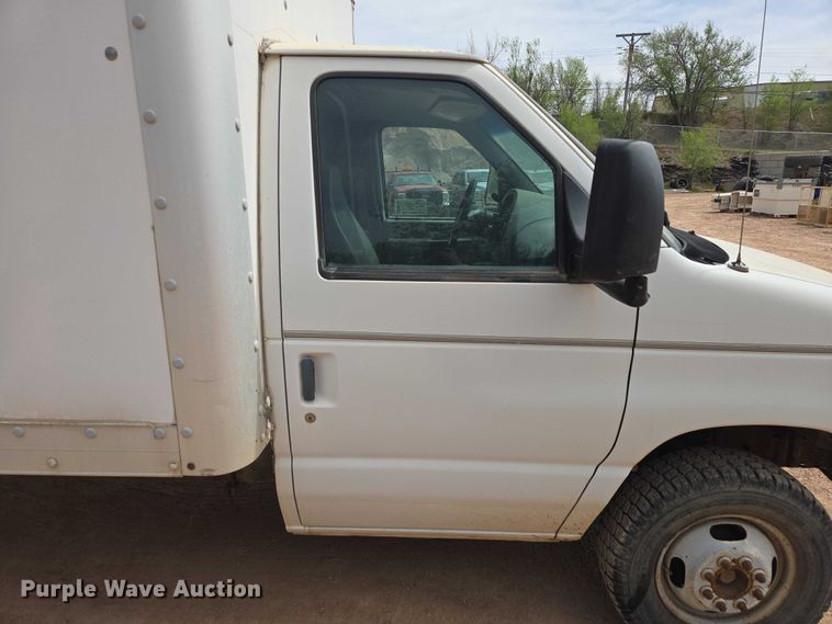 image for item EB1446 2000 Ford E350 box truck