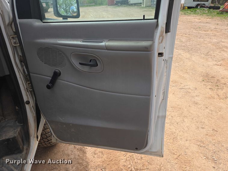 image for item EB1446 2000 Ford E350 box truck