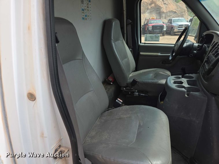 image for item EB1446 2000 Ford E350 box truck