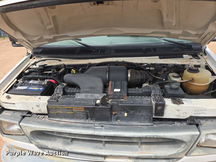 image for item EB1446 2000 Ford E350 box truck