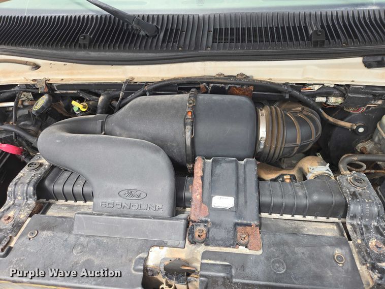 image for item EB1446 2000 Ford E350 box truck