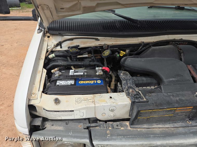 image for item EB1446 2000 Ford E350 box truck