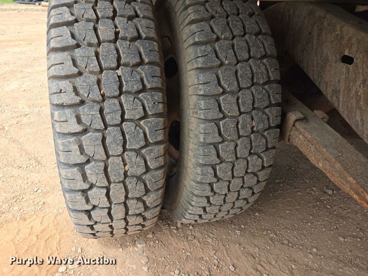 image for item EB1446 2000 Ford E350 box truck