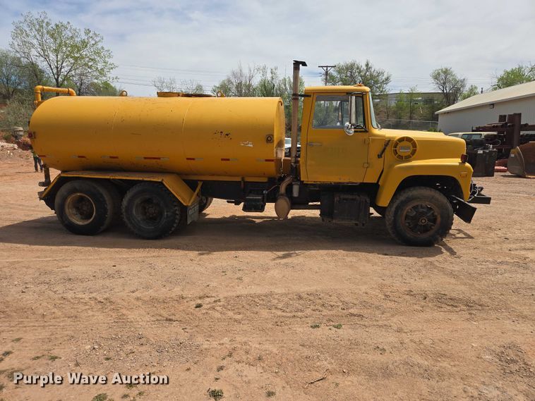 image for item EB1447 1972 Ford 8000 water truck