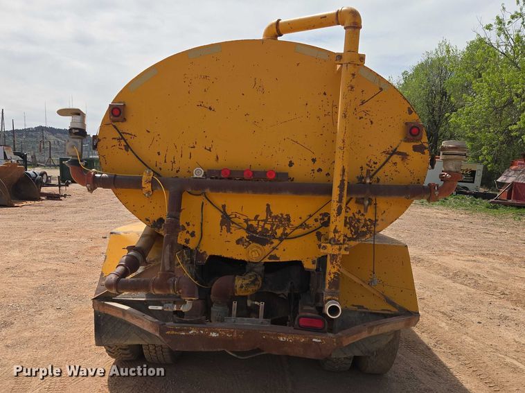 image for item EB1447 1972 Ford 8000 water truck