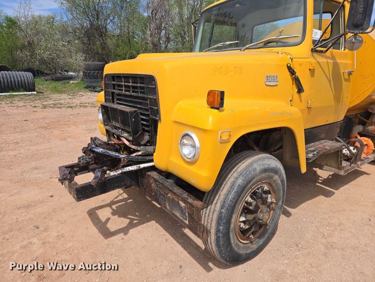 image for item EB1447 1972 Ford 8000 water truck