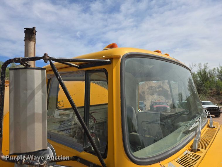 image for item EB1447 1972 Ford 8000 water truck
