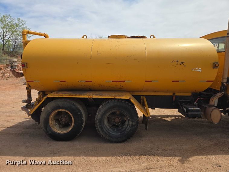 image for item EB1447 1972 Ford 8000 water truck