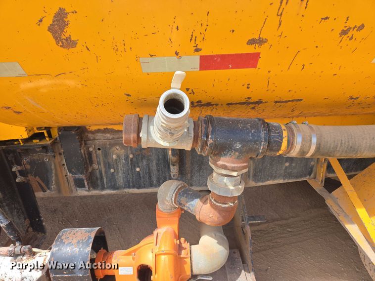 image for item EB1447 1972 Ford 8000 water truck