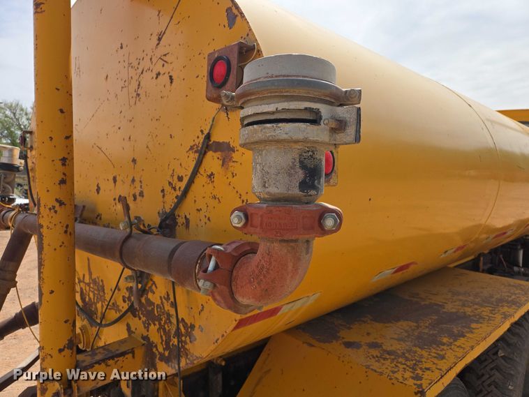 image for item EB1447 1972 Ford 8000 water truck