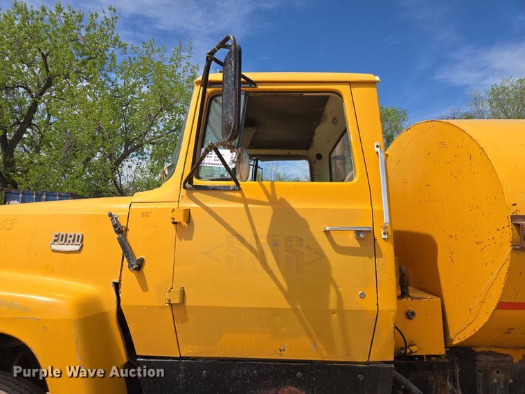 image for item EB1447 1972 Ford 8000 water truck