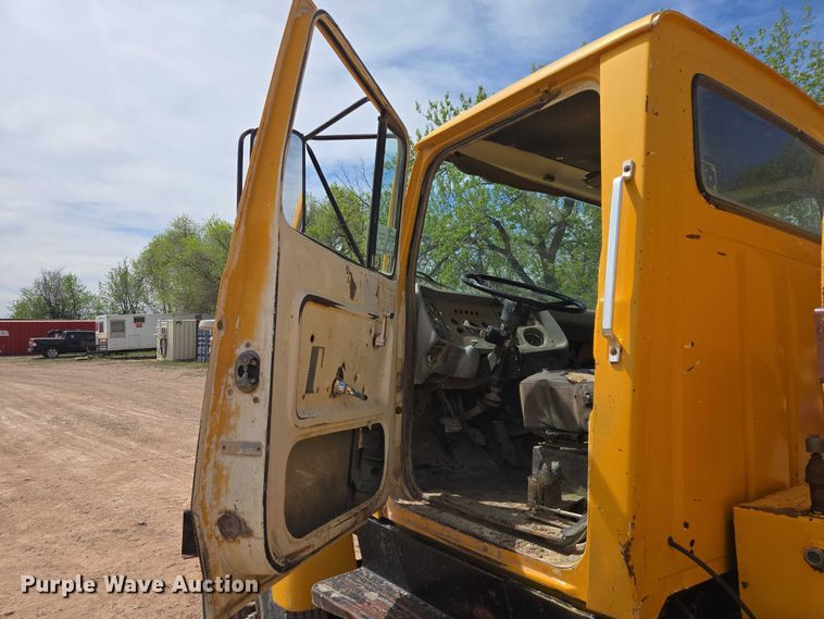 image for item EB1447 1972 Ford 8000 water truck