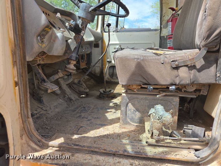 image for item EB1447 1972 Ford 8000 water truck