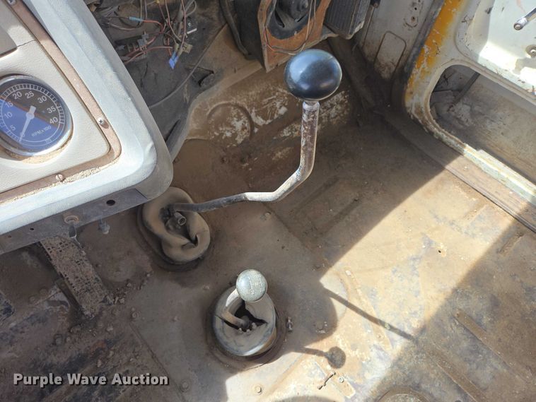 image for item EB1447 1972 Ford 8000 water truck