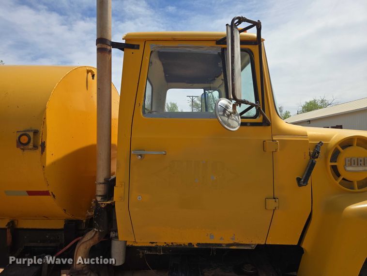 image for item EB1447 1972 Ford 8000 water truck