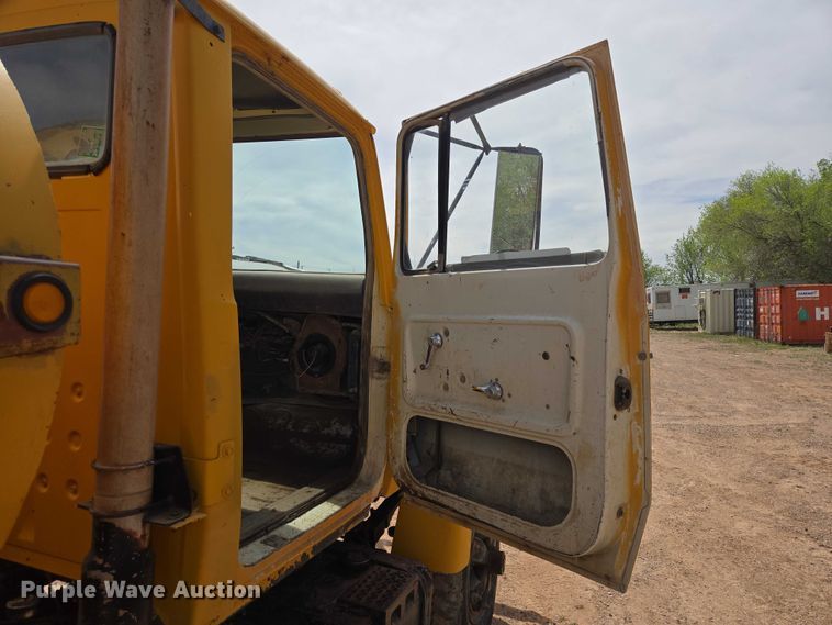 image for item EB1447 1972 Ford 8000 water truck