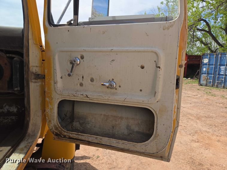 image for item EB1447 1972 Ford 8000 water truck