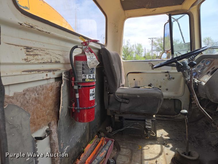 image for item EB1447 1972 Ford 8000 water truck