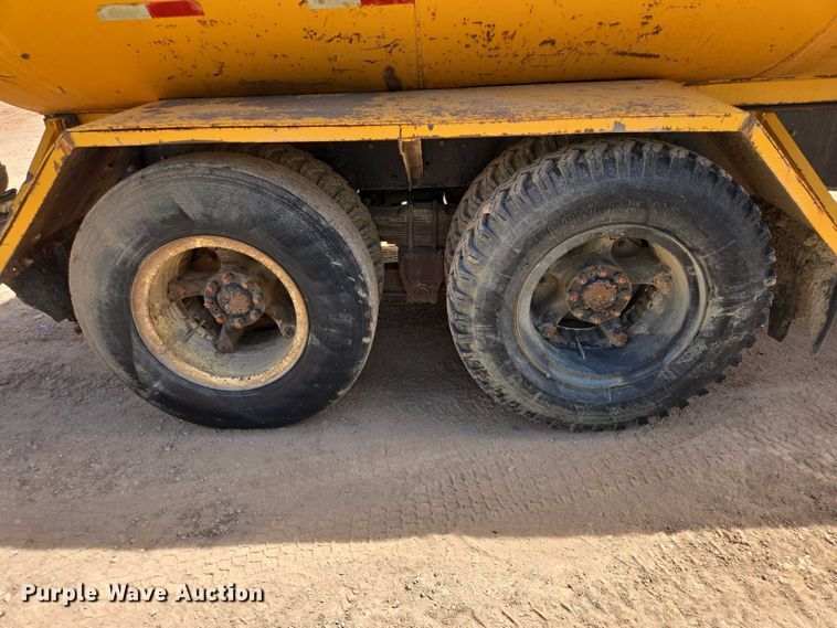 image for item EB1447 1972 Ford 8000 water truck