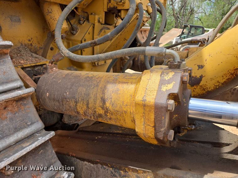 image for item EB1451 1984 Caterpillar D8L dozer