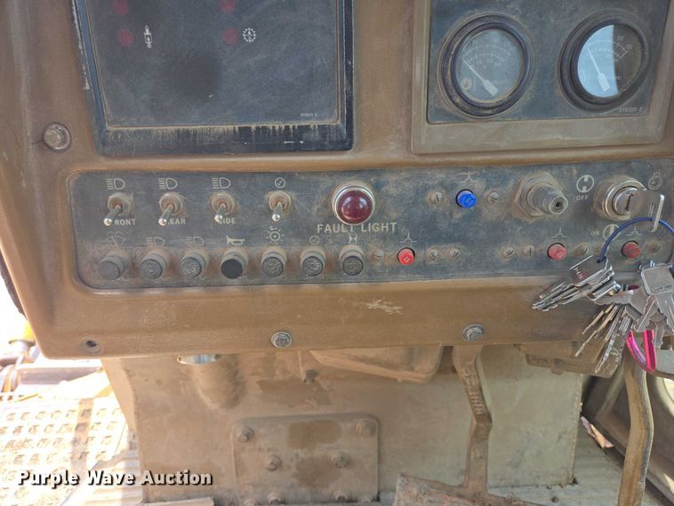 image for item EB1451 1984 Caterpillar D8L dozer