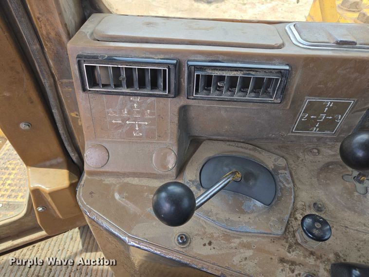 image for item EB1451 1984 Caterpillar D8L dozer