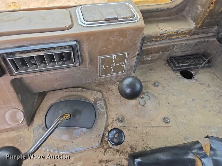 image for item EB1451 1984 Caterpillar D8L dozer