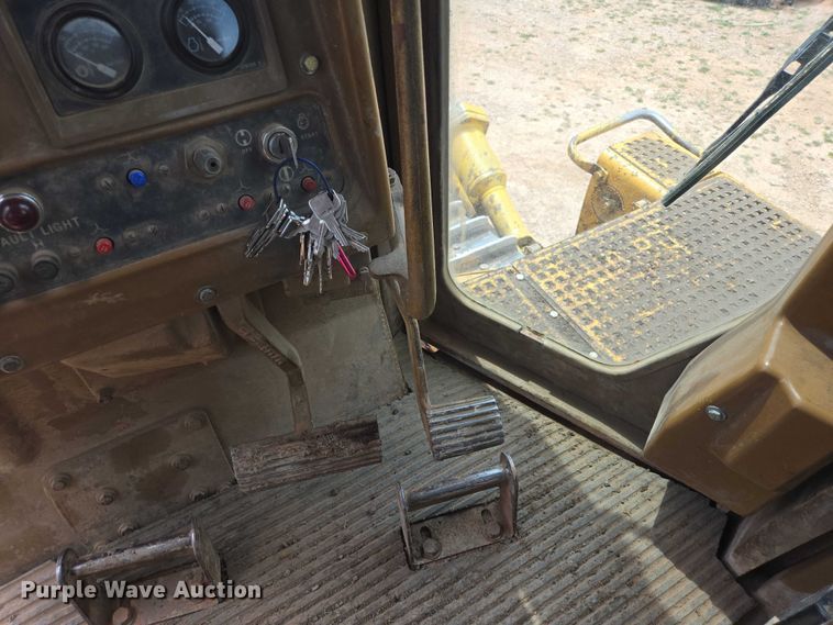 image for item EB1451 1984 Caterpillar D8L dozer